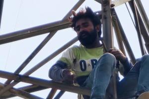 काशीपुर: पत्नी के घर छोड़कर जाने से नाराज युवक चढ़ बैठा टावर में... 