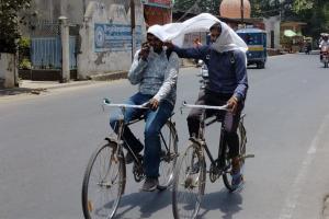 Farrukhabad Weather Today: गर्मी से हर कोई बेहाल, पारा पहुंचा 44 के पार...पंखे और कूलर फेल, रात में भी चैन नही