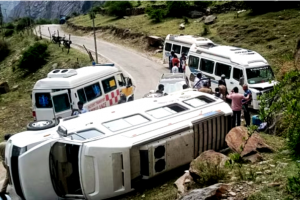 गंगोत्री: गंगोत्री-सोनगाड़ के पास पलटा अहमदाबाद के पर्यटकों का वाहन, आठ घायल