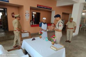 रामपुर : एएससपी ने किया पुलिस लाइन का निरीक्षण, ली परेड की सलामी