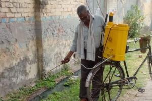 बदायूं: प्रशासन की सख्ती के बाद जागा मलेरिया विभाग, शुरू किया छिड़काव