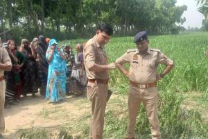 कासगंज: सदिंग्ध परिस्थितियों में मिला बाजरे के खेत में युवक का शव, पिता ने जताई हत्या की आशंका