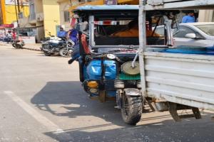 अयोध्या: फुटपाथ का अतिक्रमण बना रामपथ पर एक्सीडेंट की वजह, बाल-बाल बचे लोग