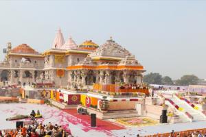 Ayodhya Ram Mandir: राम मंदिर में भक्तों के माथे पर नहीं लगेगा तिलक, पुजारियों को दक्षिणा देने पर भी पाबंदी, बदल गये कई नियम