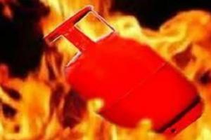 गाजियाबाद: गैस सिलेंडर लीक होने से आग लगने पर महिला और दो बेटियों की जलकर मौत 