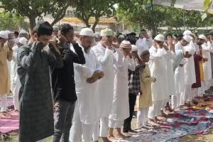 प्रयागराज: कड़ी सुरक्षा के बीच पढ़ी गई बकरीद की नमाज, ईदगाह और मस्जिदों के बाहर तैनात रही फोर्स