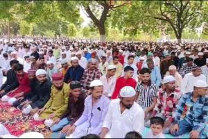 Eid-ul-Adha 2024: लखनऊ में अदा की गई नमाज, देश की सलामती और गर्मी से निजात की मांगी दुआ 