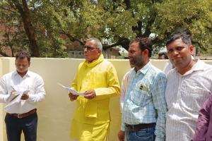 सुलतानपुर: भदैंया के दिलावरपुर गांव का मंत्री ओपी राजभर ने किया औचक निरीक्षण, कहा- केंद्र व प्रदेश की योजनाएं जन-जन तक पहुंचाना लक्ष्य