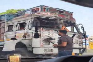 Video: अमेठी में दबंगों ने सरेराह ट्रक चालक को पीटा, आरोपियों के तलाश में जुटी पुलिस