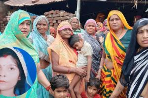 Auraiya News: आकाशीय बिजली गिरने से खेत में काम कर रही महिला की मौत...परिजन रो-रोकर हुए बेहाल