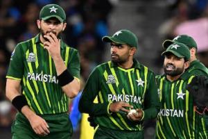पाकिस्तान के क्रिकेटरों के वेतन में हो सकती है कटौती, एक्‍शन की तैयारी में PCB