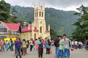 हिमाचल में उमड़ने लगी पर्यटकों की तादाद, 80 से 90 प्रतिशत होटलों में बुकिंग