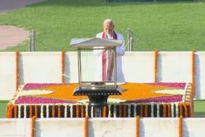 शपथ ग्रहण से पहले मोदी ने महात्मा गांधी स्मारक पर की श्रद्धांजलि अर्पित