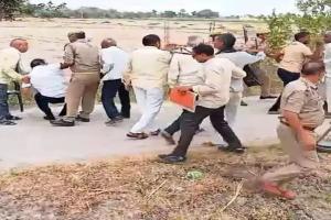 फिरोजाबाद: किसान ने तहसीलदार को जड़ा थप्पड़, राजस्व विभाग की टीम से भी हाथापाई 
