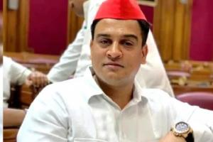 SP MLA Irfan Solanki: सपा प्रमुख अखिलेश यादव से मिला इरफान सोलंकी का परिवार...बोले- गलत फंसाकर सजा दी गई