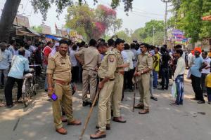 Kanpur News: दूसरे समुदाय के युवक पर किशोरी को भगा ले जाने का आरोप...बजरंग दल कार्यकर्ताओं ने रोड की जाम