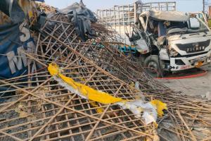 Kanpur Dehat Accident: दुकान को रौंद खराब डीसीएम में पीछे से भिड़ी DCM, हादसे में चालक की मौत, परिजन बेहाल