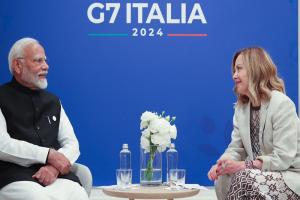 G7 Summit : पीएम मोदी-मेलोनी की वार्ता से नई ऊंचाई की ओर बढ़ी भारत-इटली की रणनीतिक साझेदारी, जी-7 समिट से इतर तस्वीर भी खींची 