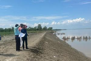लखीमपुर-खीरी: एसडीएम ने बाढ़ खंड की परियोजनाओं का किया निरीक्षण, दिए निर्देश