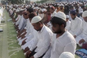 Eid Ul Adha 2024: Farrukhabad में शांतिपूर्ण ढंग से आदा की गई ईद-उल-अजहा की नमाज...नमाजियों ने देश में अमन चैन की दुआ की