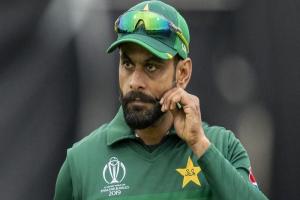 'कुर्बानी के जानवर हाजिर हों...', पाकिस्तान क्रिकेट टीम के T20 World Cup से बाहर होने पर हाफिज ने उड़ाया मजाक...मीम्स की आई बाढ़