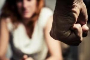  घरेलू हिंसा : पत्नी के मुंह में कपड़ा ठूंस लात-घूंसों से पीटकर किया अधमरा