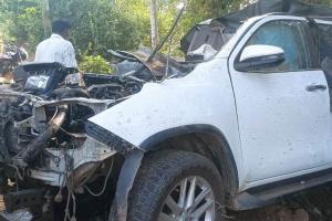 लखीमपुर-खीरी: छुट्टा पशु को बचाने के प्रयास में खंभे से टकराई कार, प्रधान की मौत...दो घायल