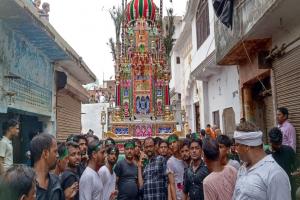 आज शब्बीर पे क्या आलम ए तन्हाई है...नम आंखों से दफन किए ताजिये