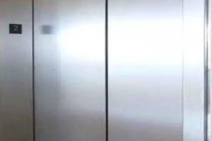 बिल्डिंग की लिफ्ट में फंसे इंजीनियर पति-पत्नी हुए बेहोश, रेस्क्यू कर बचाई गई जान