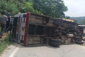 अल्मोड़ा: चौसली के पास केमू बस दुर्घटनाग्रस्त, सात यात्री घायल