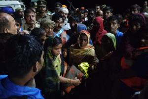 श्रावस्ती: मोहनपुर भरथा गांव में बाढ़ में फंसे 11 नागरिक, रेस्क्यू कर निकाला गया बाहर