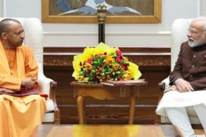 हाथरस सत्संग हादसा: PM मोदी ने सीएम योगी आदित्यनाथ से की बात, CM आवास पर शुरू हुई बैठक 