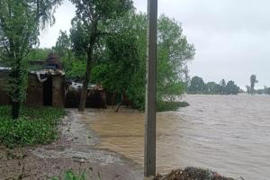 श्रावस्ती में खतरे के निशान से ऊपर पहुंचा राप्ती नदी का जलस्तर, 18 गांवों में घुसा बाढ़ का पानी 