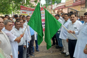 संचारी रोग नियंत्रण अभियान का आगाज, हरी झंडी दिखाकर वाहनों को किया रवाना 