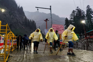 Amarnath Yatra में मौसम बना रोड़ा...भारी बारिश के चलते अस्थायी रूप से यात्रा स्थगित 