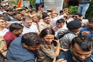 भारी सुरक्षा के बीच सुलतानपुर एमपी/एमएलए कोर्ट में हाजिर हुए राहुल गांधी, अमित शाह जुड़ा है मामला