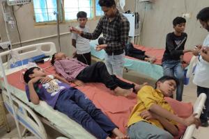 Farrukhabad News: आवासीय विद्यालय के कई दर्जन बच्चे फूड पॉइजिंग के शिकार...13 लोहिया में कई निजी अस्पताल में भर्ती