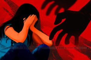 Fatehpur: युवती को अगवा कर किया दुष्कर्म...विरोध करने पर जान से मारने की दी धमकी, पीड़िता ने रो-रोकर परिजनों को सुनाई आपबीती 