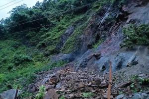 Nepal Landslide : नेपाल में भूस्खलन की चपेट में आई दो बसें नदी में बहीं, सात भारतीयों समेत 65 यात्री लापता 