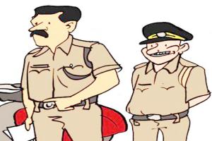 पुलिसकर्मियों पर गिरी गाज : जज के तीन कर्मचारियों को प्रताड़ित करने के आरोप में तीन दरोगा लाइन हाजिर