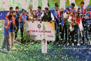 Prize Money : टीम इंडिया में ऐसे होगा BCCI की प्राइज मनी का बंटवारा, जानें किसे मिलेगा कितना पैसा