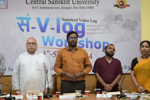 लखनऊ: अब संस्कृत भाषा में भी देख सकेंगे Vlog, CSU में छात्रों ने सीखी वीडियो बनाने की तकनीक
