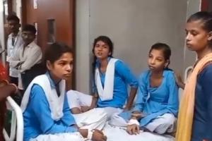 लखीमपुर खीरी: क्लास रूम में छात्राओं की बिगड़ी तबीयत...छाने लगी बेहोशी, 3 छात्राएं जिला अस्पताल में भर्ती