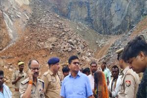 Chitrakoot: अवैध खनन के दौरान अचानक धंसा टीला...जेसीबी ऑपरेटर की दबकर मौत, डीएम, एसपी समेत अफसर पहुंचे घटनास्थल