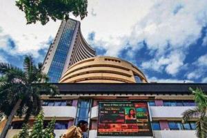 Stock Market: रुपया शुरुआती कारोबार में दो पैसे की बढ़त के साथ 83.96 प्रति डॉलर पर 