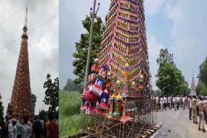 लखीमपुर खीरी : हाईटेंशन लाइन से टकराया 45 फीट ऊंचा ताजिया, एक की मौत...आया सामने VIDEO