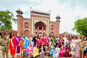 आगरा: ताज का दीदार करने पहुंचीं 28 देशों की 110 सुंदरियां, सुंदरता देखकर बोलीं- गजब की खूबसूरती...वाह ताज