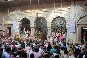 मथुरा में बांके बिहारी मंदिर में दर्शन करने आये बुजुर्ग तीर्थयात्री की मौत