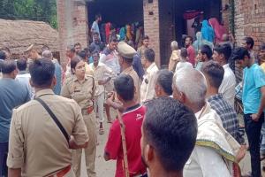 गोंडा: कमरे में फंदे से लटकता मिला विवाहिता का शव, जांच में जुटी पुलिस और फारेंसिक टीम