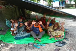 बहराइच: कब्जे के विरोध में धरने दे रहे परिवार की नहीं हो रही सुनवाई, जानें पूरा मामला 